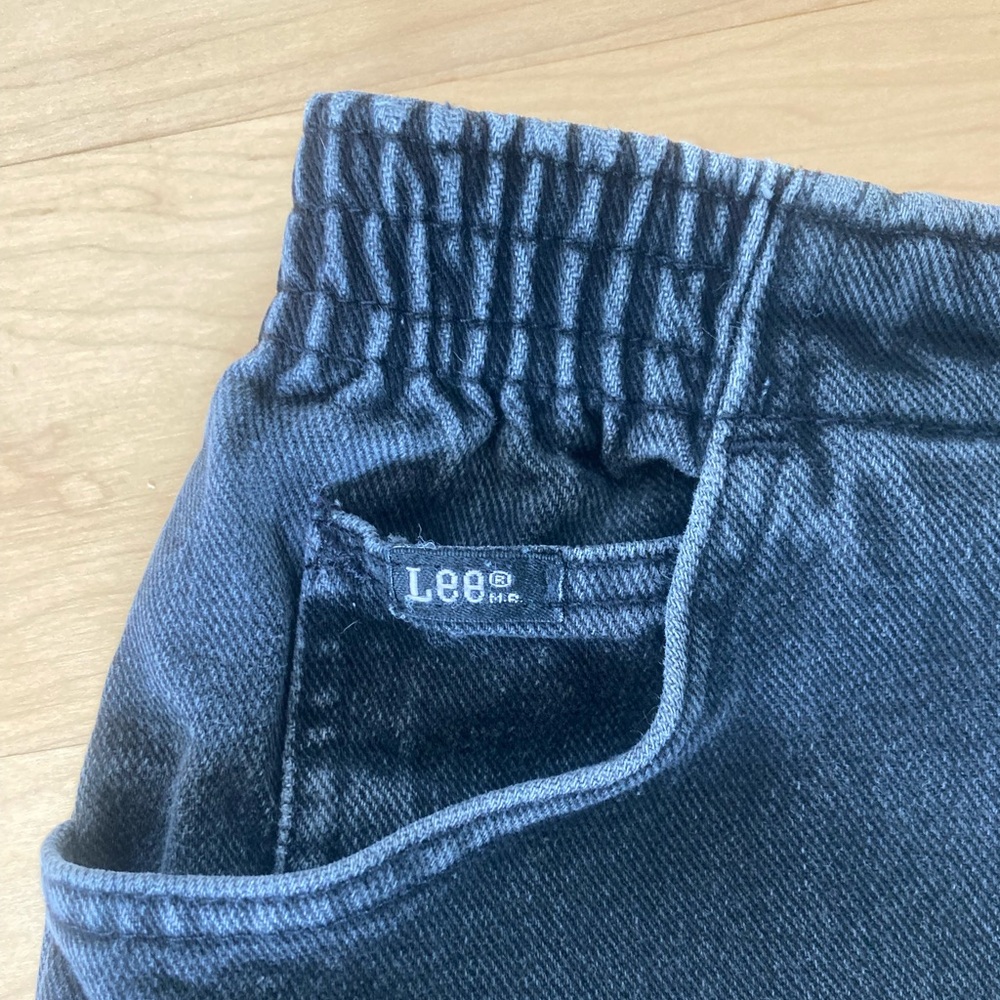 Lee vintage washed women’s Mom jeans, size 28/29